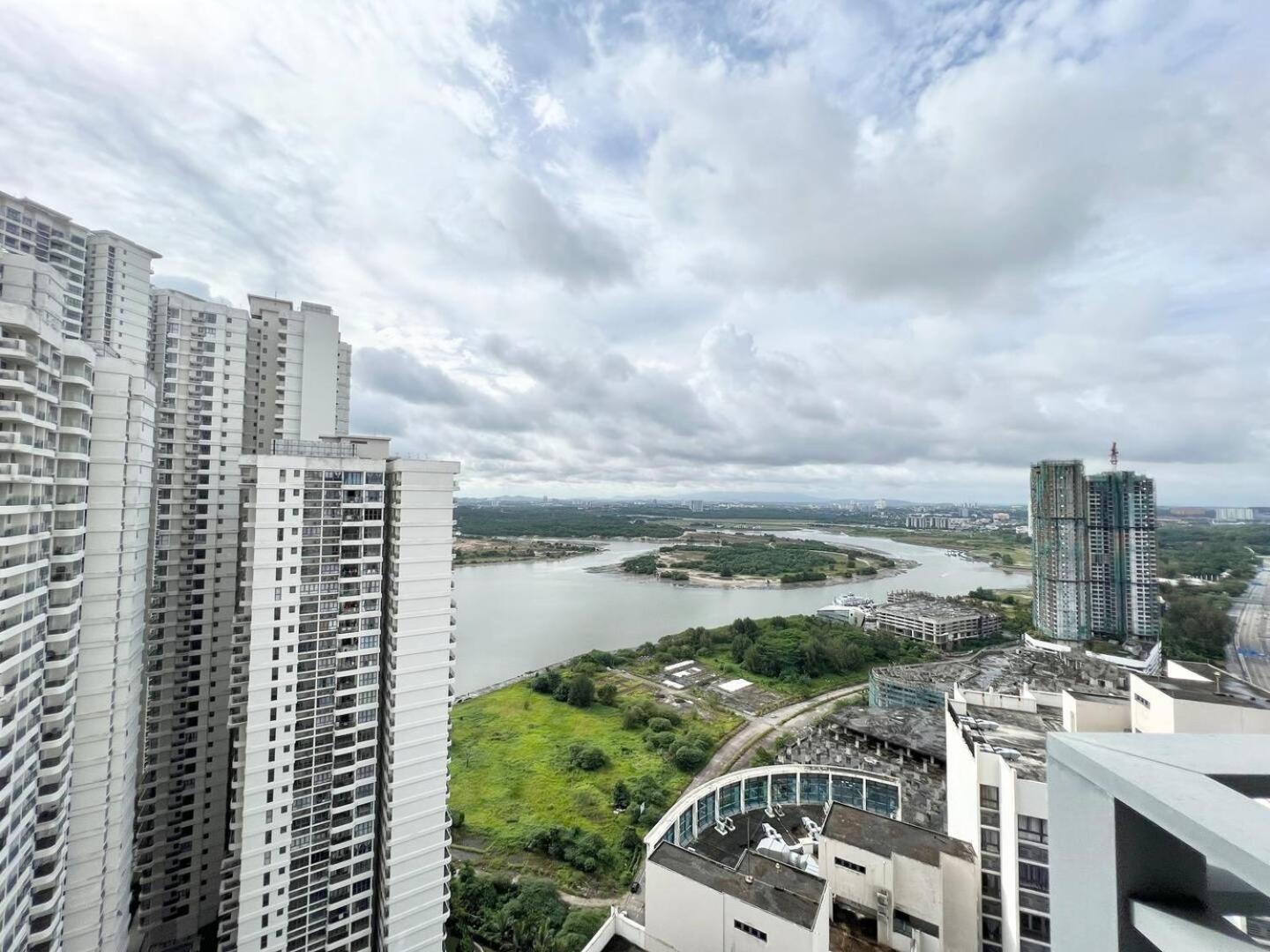 Pangsapuri Country Garden Danga Bay By Luxecocoo Ck Johor Bahru